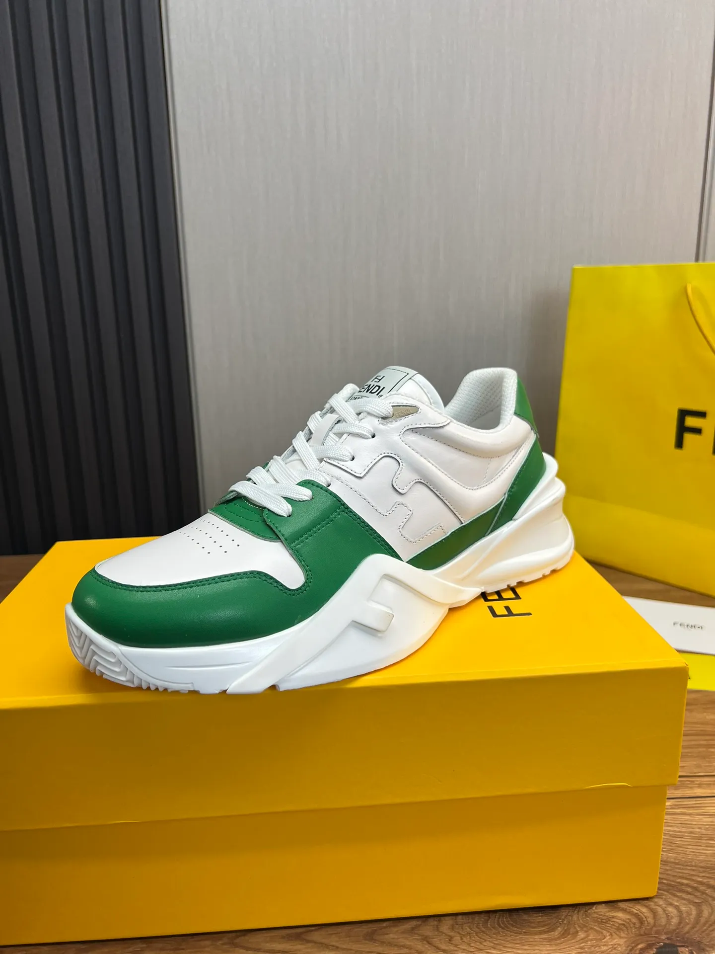 Men's shoes 💰520💰 Fendi [Fendi] hot style is on the market 🔥Fashionable casual men's shoes 🔱 Made of original cowhide + breathable mesh lining + sheepskin feet, perfect shape, top quality, you deserve it 🔜Original outsole, ultra-light, non-slip and wear-resistant 👣 Standard size 38-44 (customized in 45)